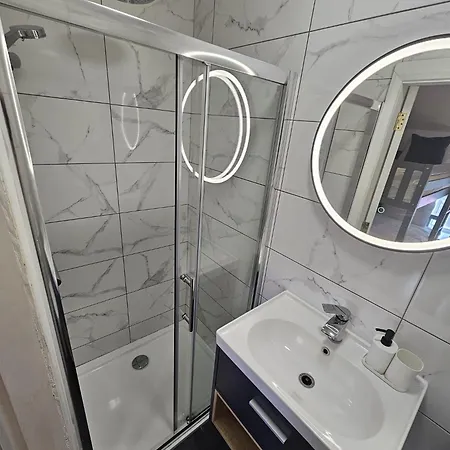 Stylish City Centre Hideaway & Private Hot Tub