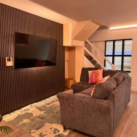 Lägenhet Stylish Centre Hideaway & Private Hot Tub *