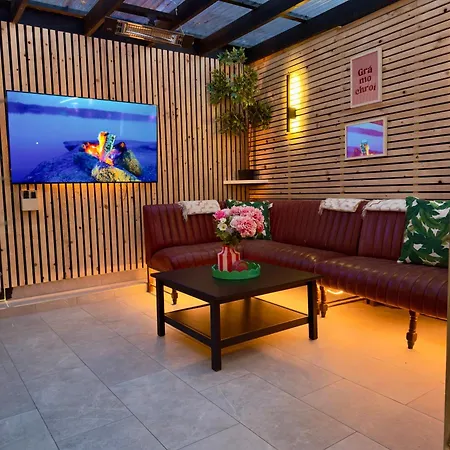 Stylish Centre Hideaway & Private Hot Tub * Γκάλγουεϊ