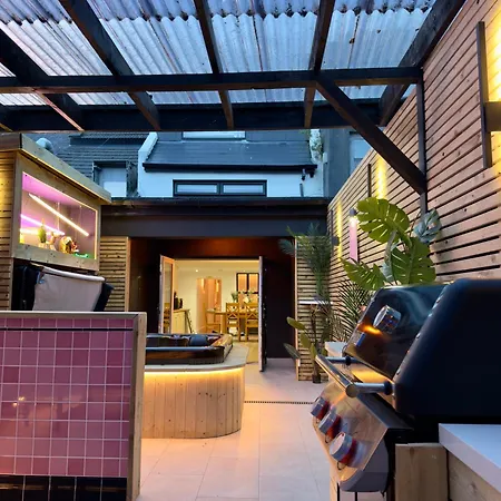 Stylish Centre Hideaway & Private Hot Tub Appartement Galway