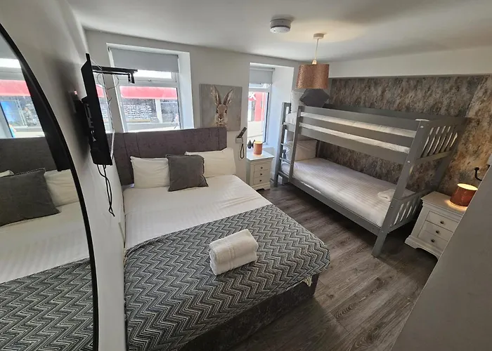 Apartment Stylish Centre Hideaway & Private Hot Tub