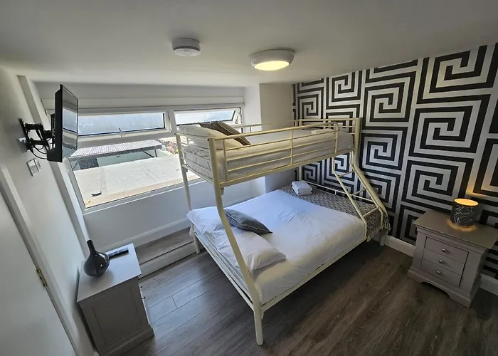 Stylish Centre Hideaway & Private Hot Tub Apartment Galway