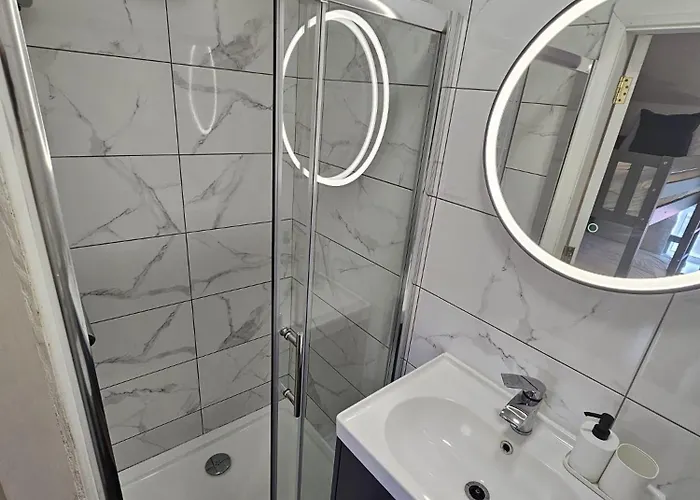 Stylish Centre Hideaway & Private Hot Tub