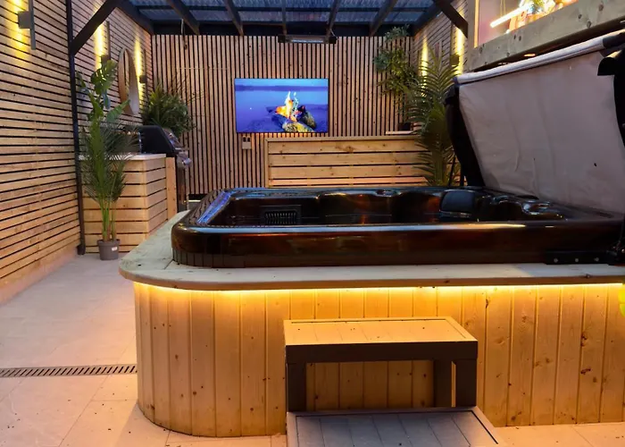 Stylish Centre Hideaway & Private Hot Tub Galway