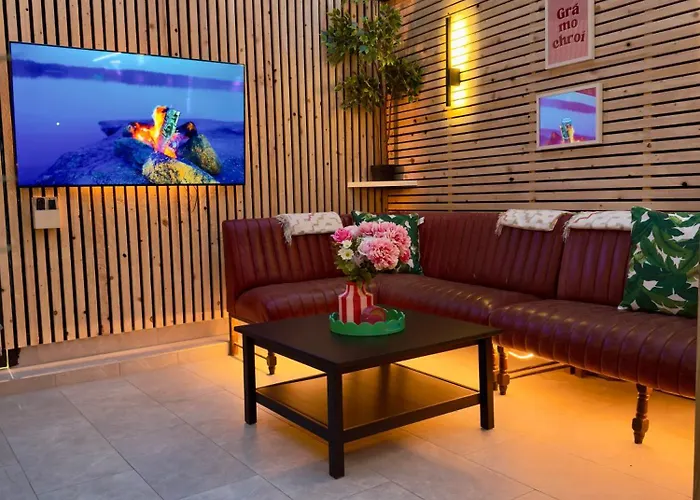 Stylish Centre Hideaway & Private Hot Tub * ゴールウェイ