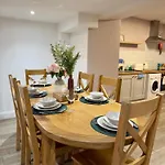 Appartement Stylish Centre Hideaway & Private Hot Tub