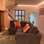 Stylish Centre Hideaway & Private Hot Tub Appartement Galway